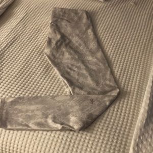 Alo Yoga compression leggings